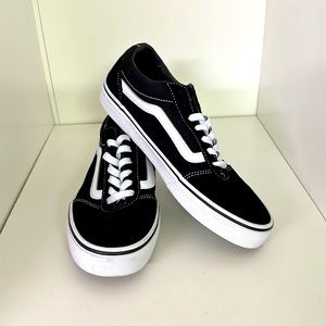 VANS MEN OLD SKOOL SHOE. Sneakers